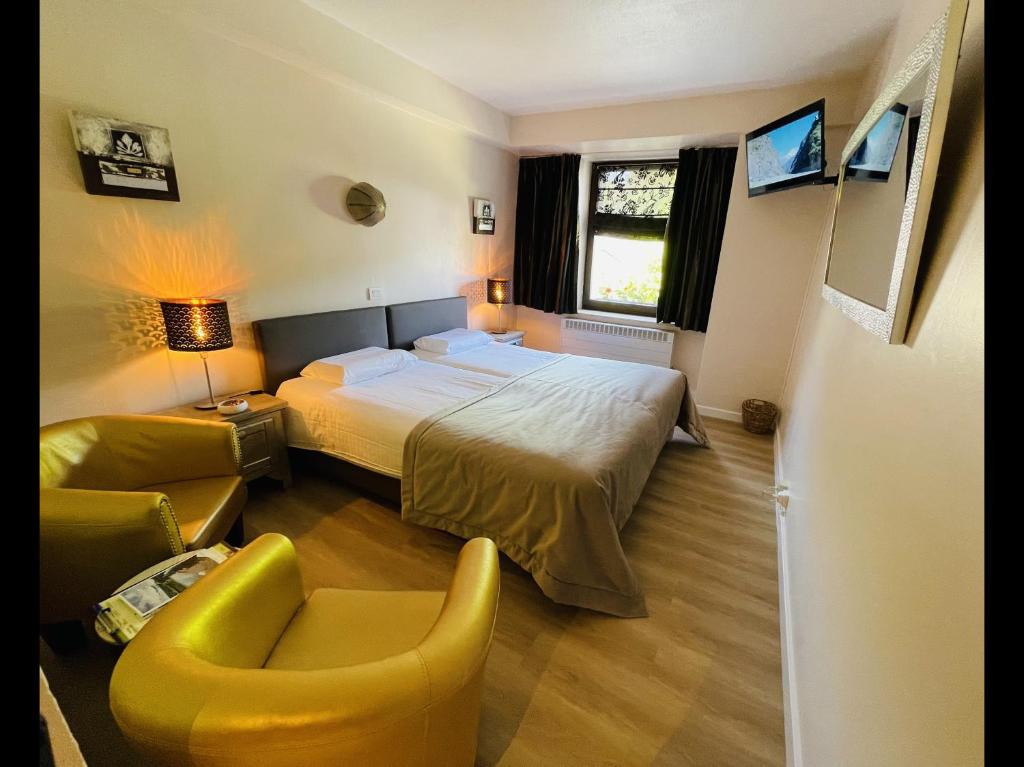 Postel nebo postele na pokoji v ubytování Hostellerie Sainte-Cécile