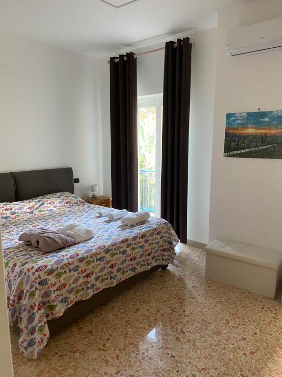 A bed or beds in a room at Villa Savoia Mondello