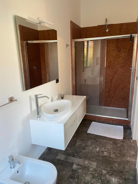 A bathroom at Villa Savoia Mondello