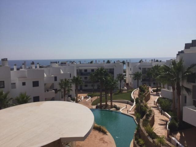 Fotografia z galérie ubytovania luxury beachfront penthouse with sunroof terrace v destinácii Arenales del Sol