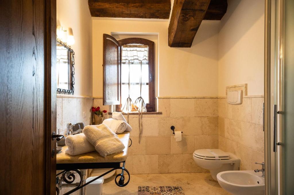 Koupelna v ubytování Agriturismo Val di Tufo