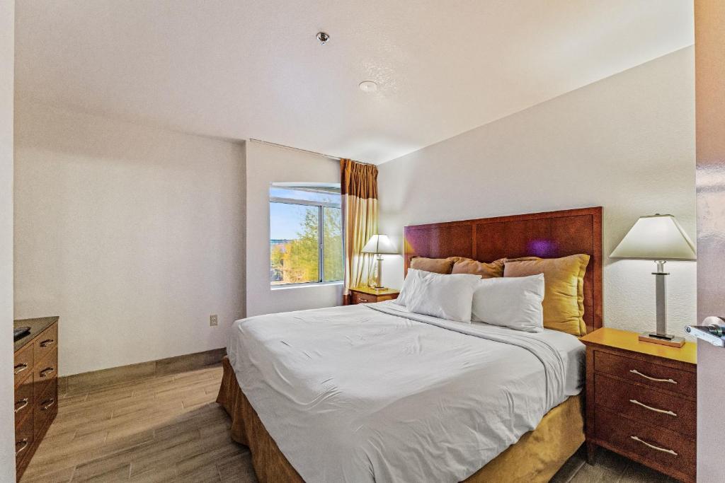 Postel nebo postele na pokoji v ubytování Chandler perfect location 1 bedroom