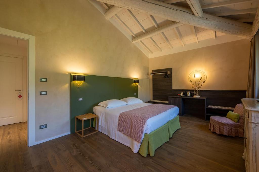 Postel nebo postele na pokoji v ubytování Relais Le Coste