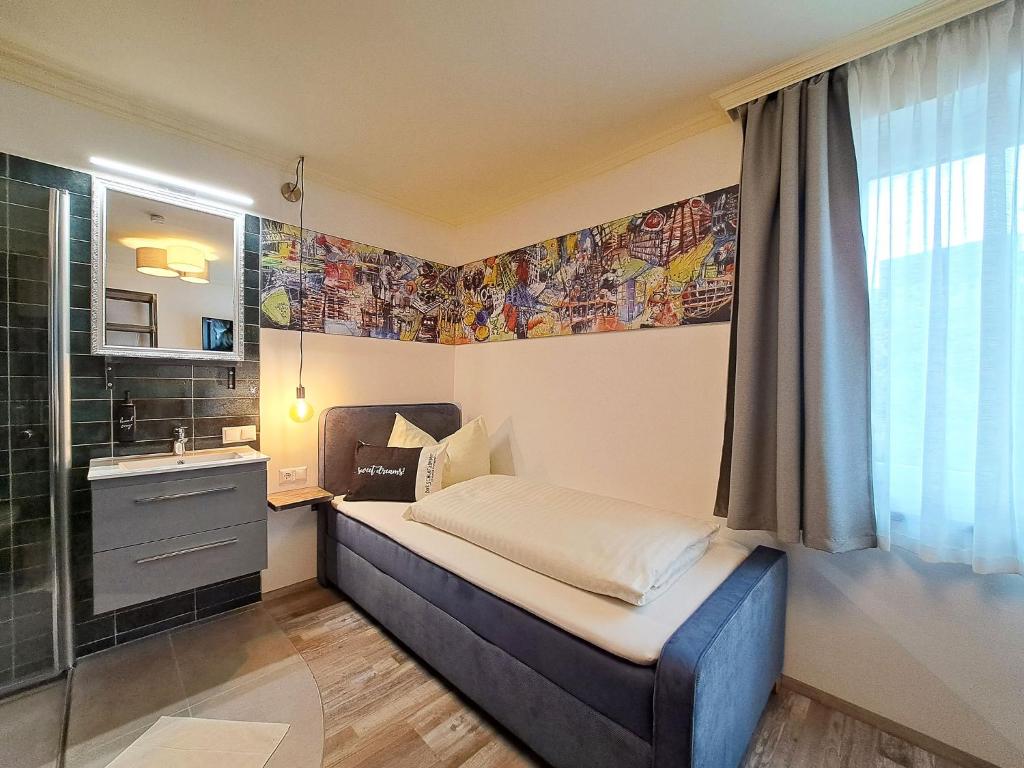 Postel nebo postele na pokoji v ubytování "Das Schlafzimmer" Erlebnis & Boutiquehotel - ehemals Hacienda Mexicana