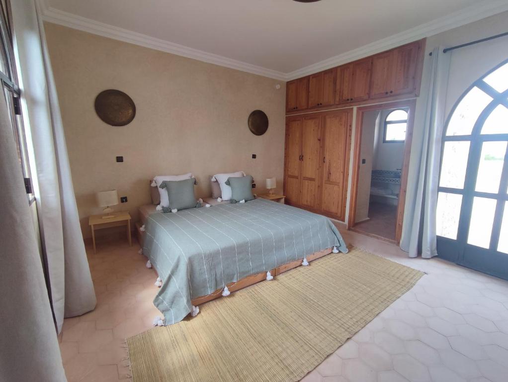 Postel nebo postele na pokoji v ubytování Riad Bini-Ddik
