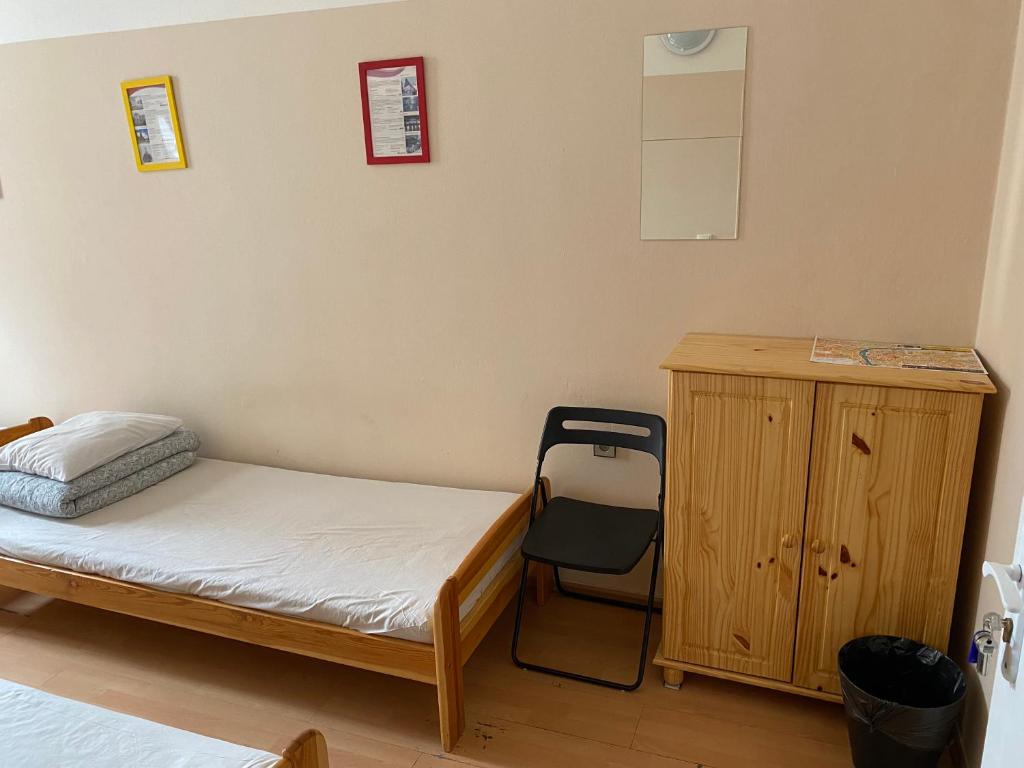 Łóżko lub łóżka w pokoju w obiekcie Hostel EMMA