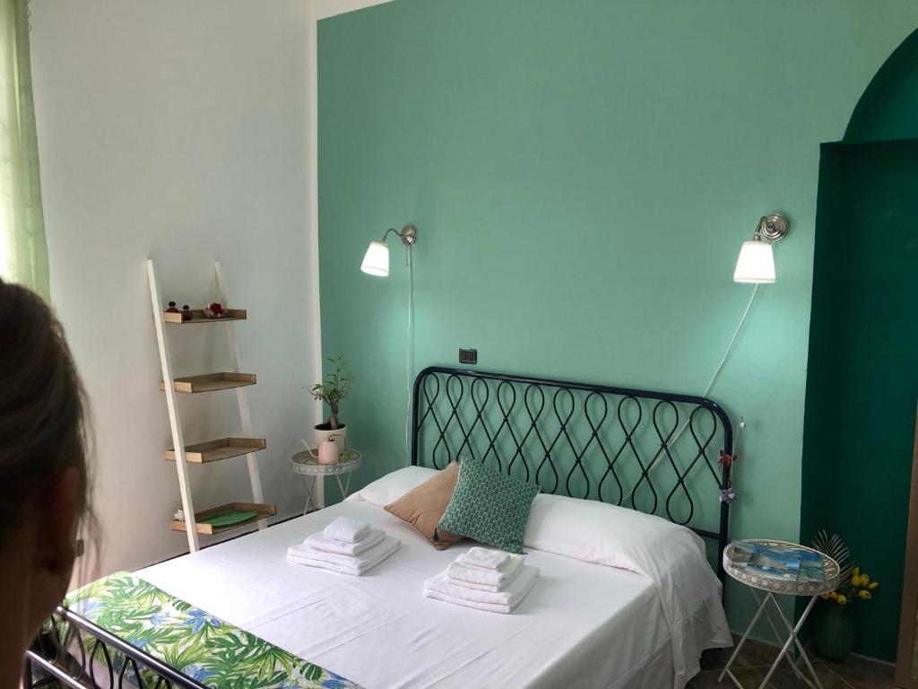 Postel nebo postele na pokoji v ubytování Rainbow Cinqueterre