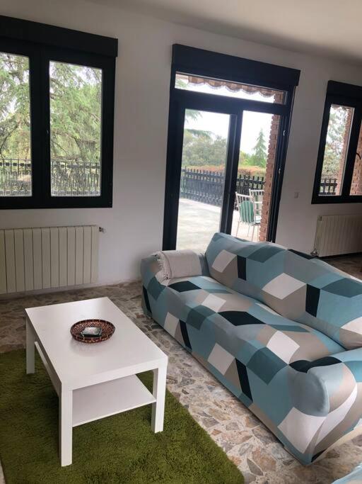 Posezení v ubytování Villa Rana, con amplio jardín, barbacoa y piscina