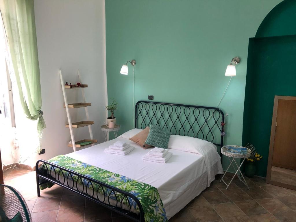 Postel nebo postele na pokoji v ubytování Rainbow Cinqueterre