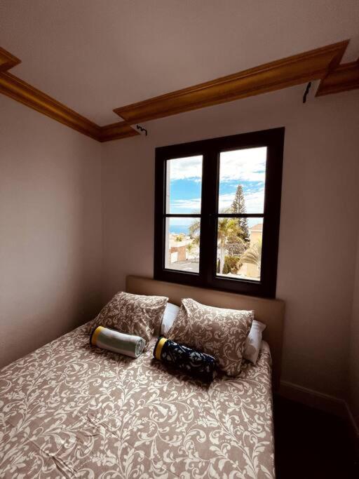 Łóżko lub łóżka w pokoju w obiekcie Sunset of Duke#Luxury Costa Adeje