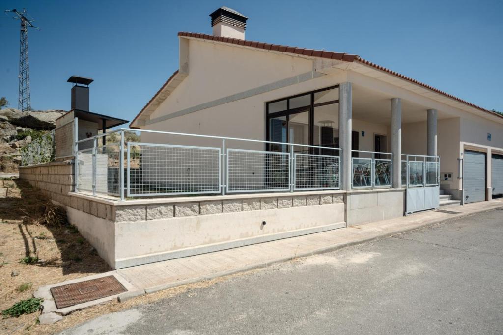 NAVAQUESERA MIRADOR DE GREDOS - Casa De Cuatro Dormitorios