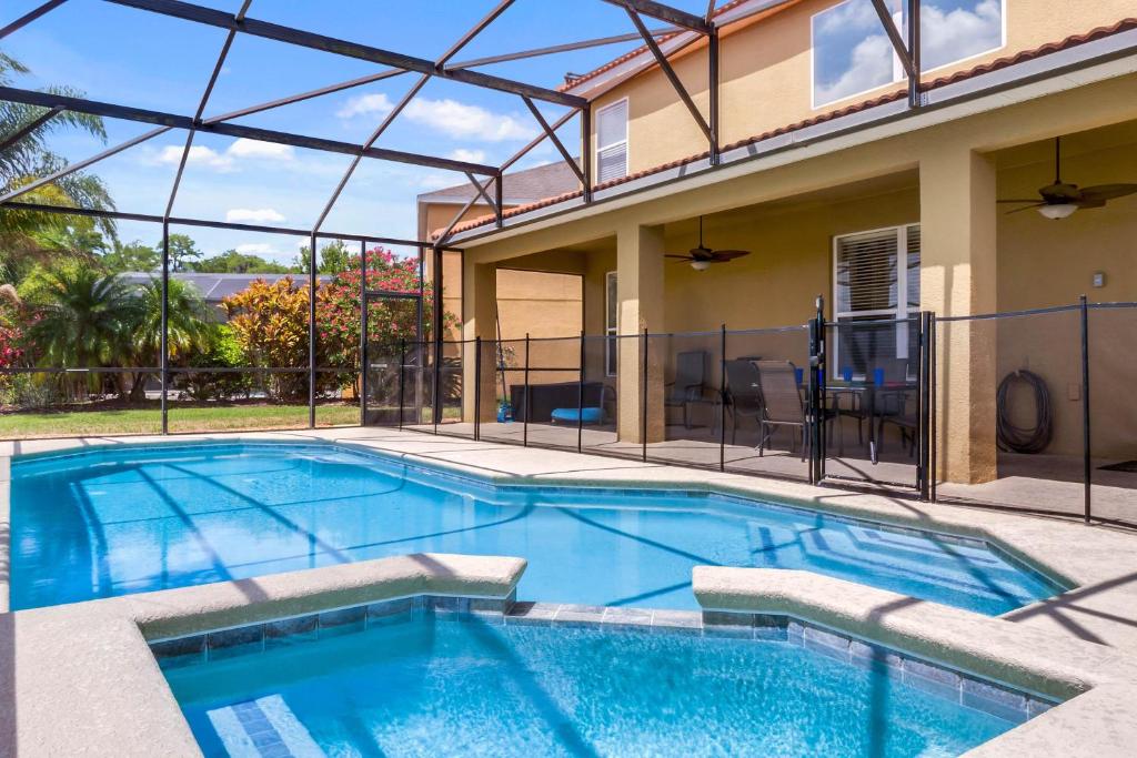 6 bedrooms pool home Gated resort Veranda Palms, Kissimmee (updated