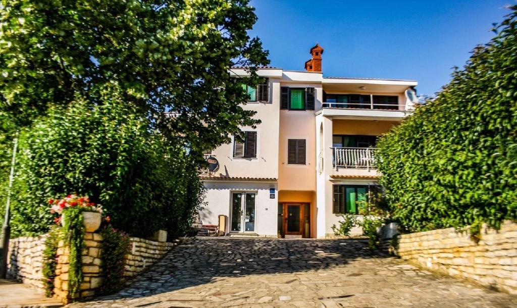 Budova, v ktorej sa apartmán nachádza