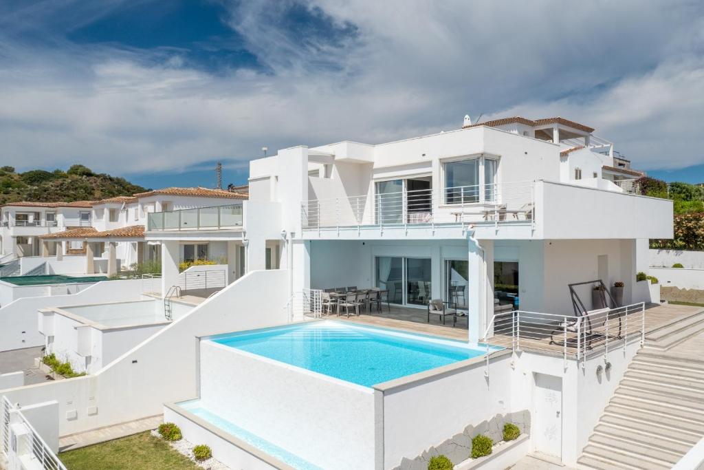 Villa Square by Klodge