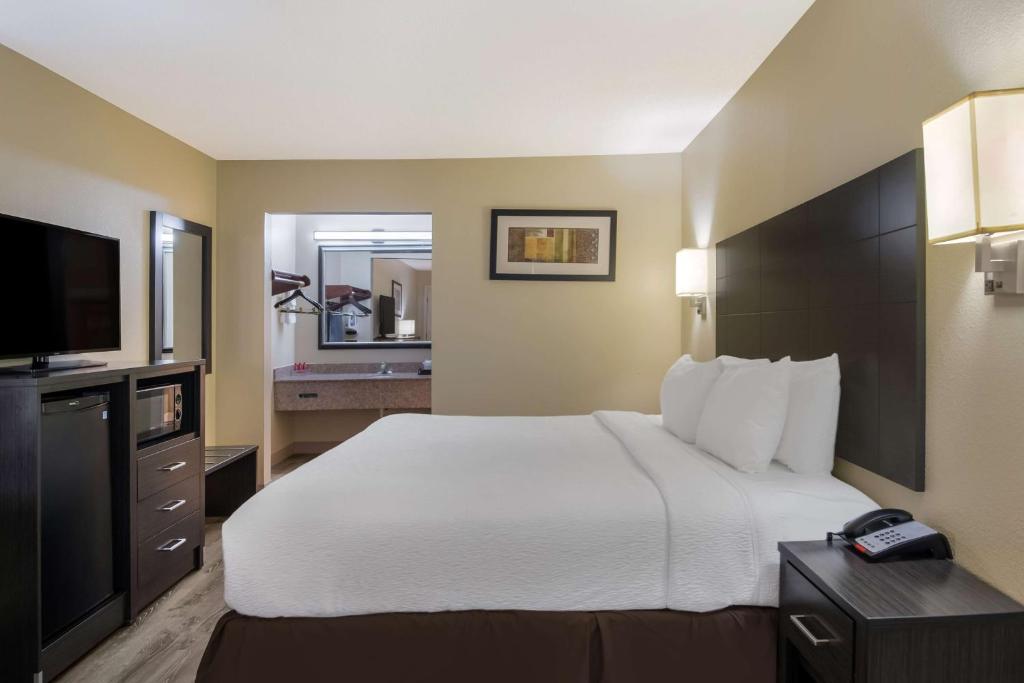 SureStay Plus Hotel by Best Western Jackson - Standard King Room
