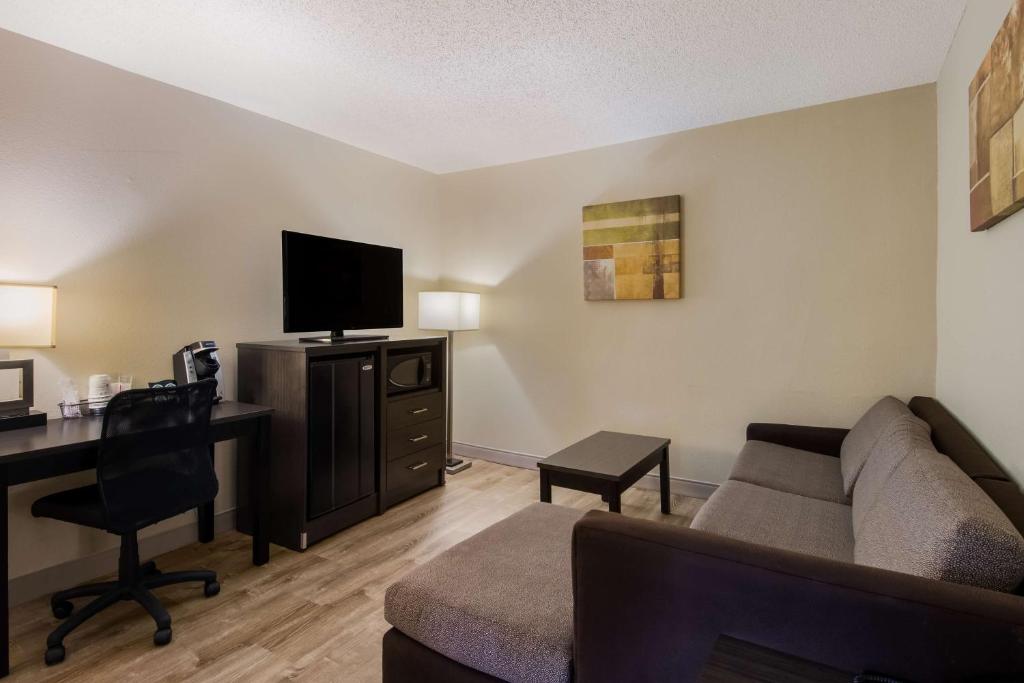 SureStay Plus Hotel by Best Western Jackson - King Suite With Sofa Bed - Non-Smoking