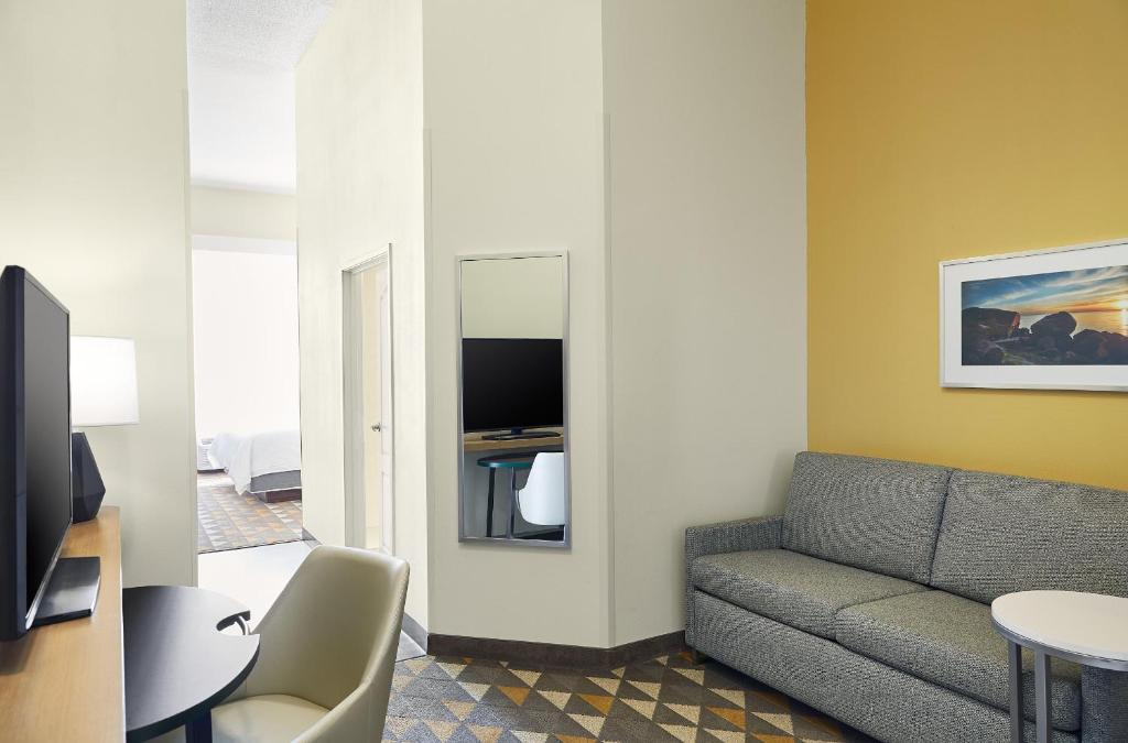 Holiday Inn Hotel & Suites Madison West, an IHG Hotel - 