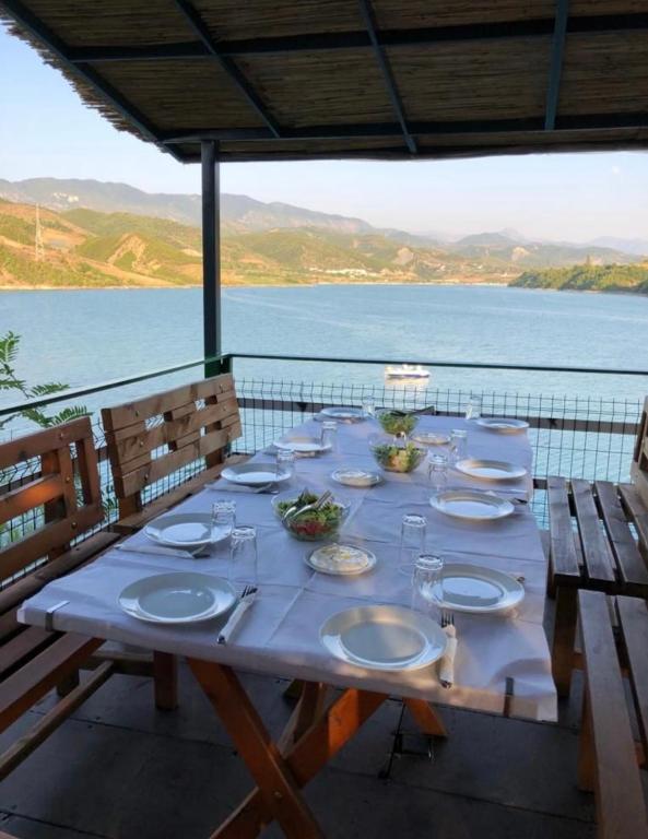 Restorant & Hotel LUNDRO