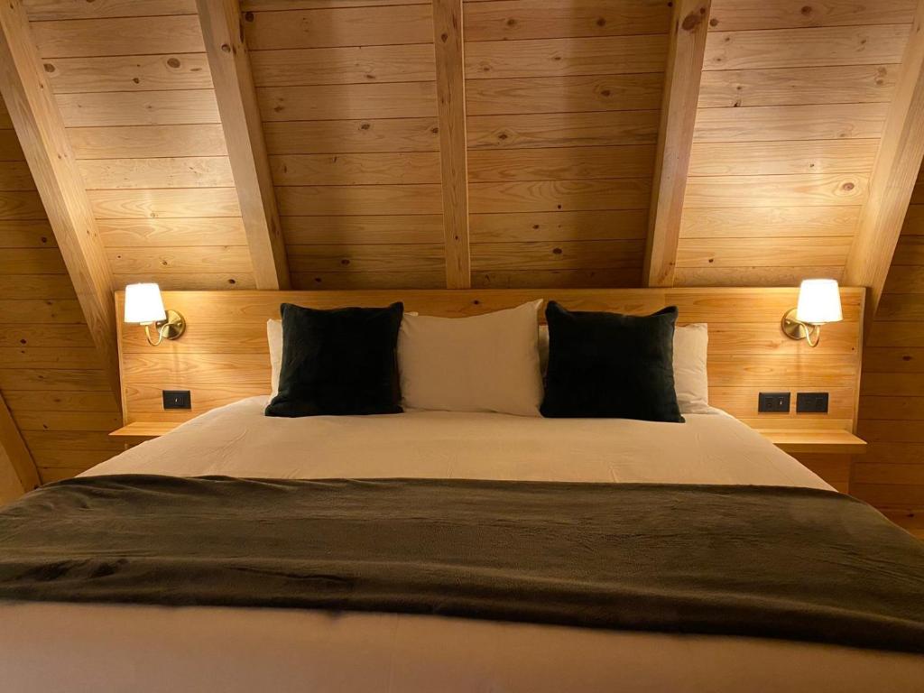 Postel nebo postele na pokoji v ubytování Cabañas Chalets Piedra Alta Zacatlan