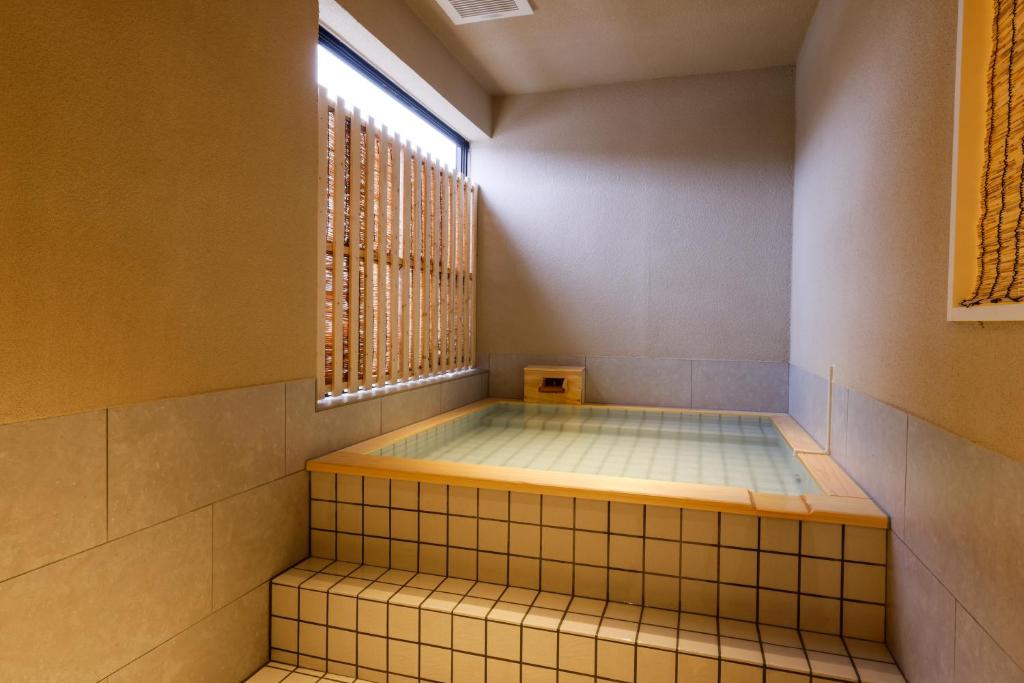 Hokuriku Yamashiro Onsen Hotel Kikyou - 日式双床房+剧场+露天温泉【索拉】