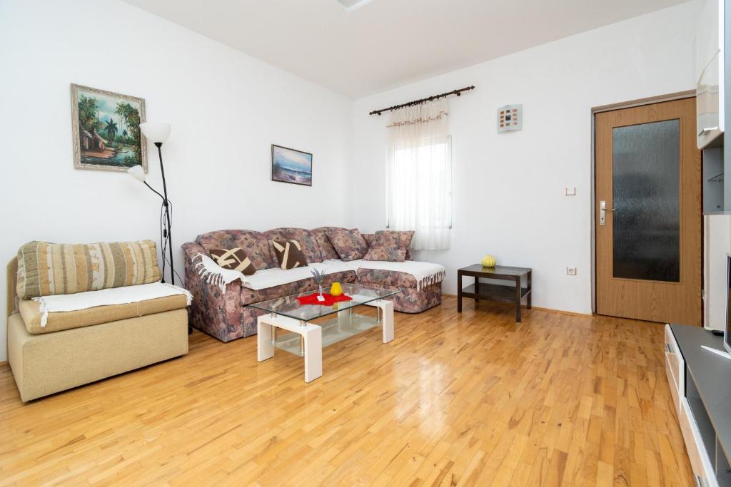 Apartments and rooms by the sea Posedarje, Novigrad - 21123 - Two-Bedroom Apartment With Balcony And Sea View