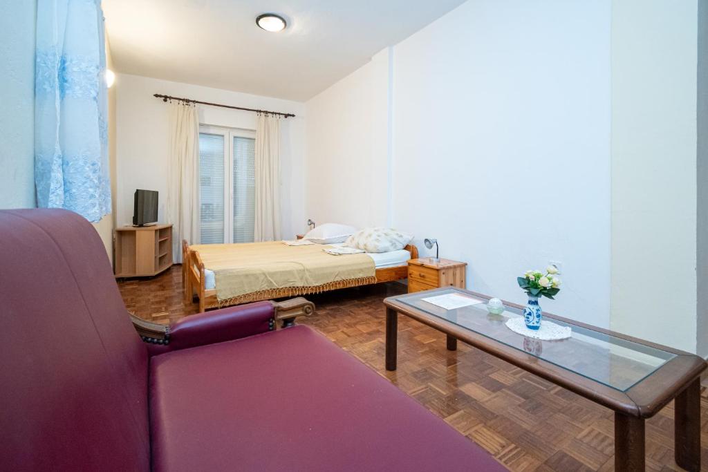 Apartments and rooms by the sea Posedarje, Novigrad - 21123 - One-Bedroom Apartment