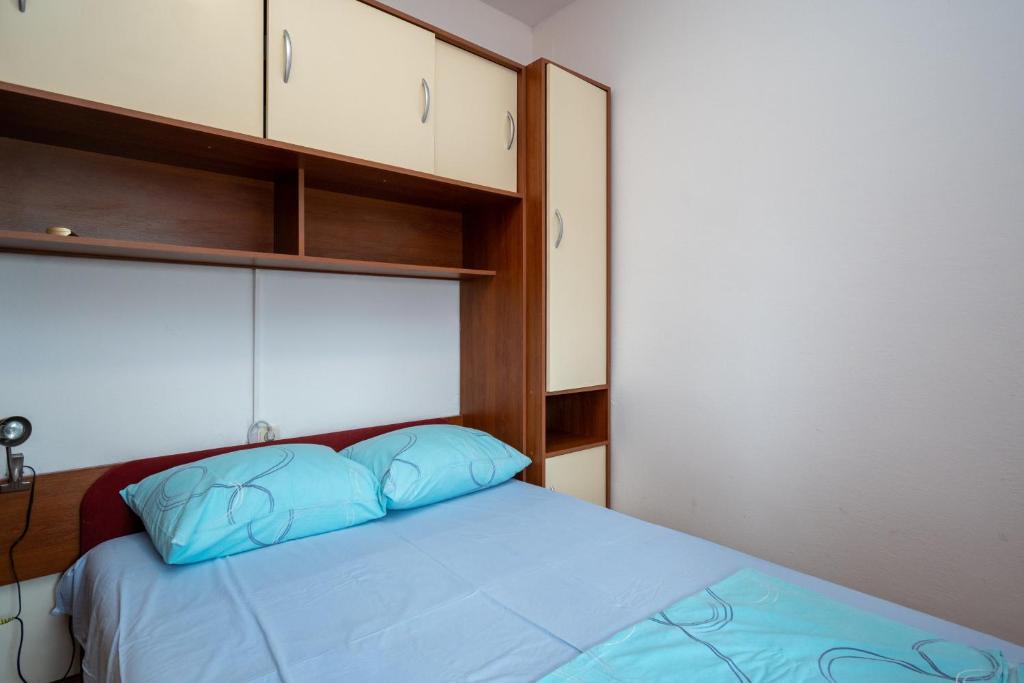 Apartments and rooms by the sea Posedarje, Novigrad - 21123 - Double Room
