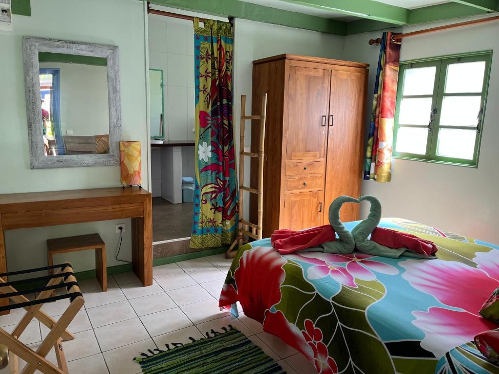 Ліжко або ліжка в номері Linareva Moorea Beach Resort