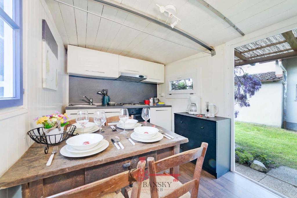 Kuchyň nebo kuchyňský kout v ubytování Peaceful house for FOUR - Camping with style! -By EasyLife Swiss