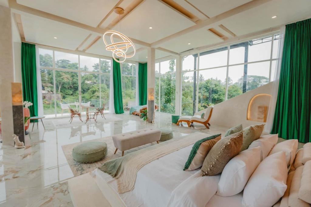 TOP 10 Mejores Hoteles de Lujo en Ubud, Bali 458249217
