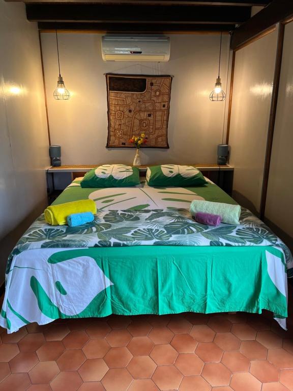 Ліжко або ліжка в номері Linareva Moorea Beach Resort