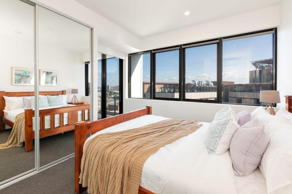 Curated visual reference: Fresh Look at Prime Location Compact 1Bd Apartment At Southbank Brisbane Updated