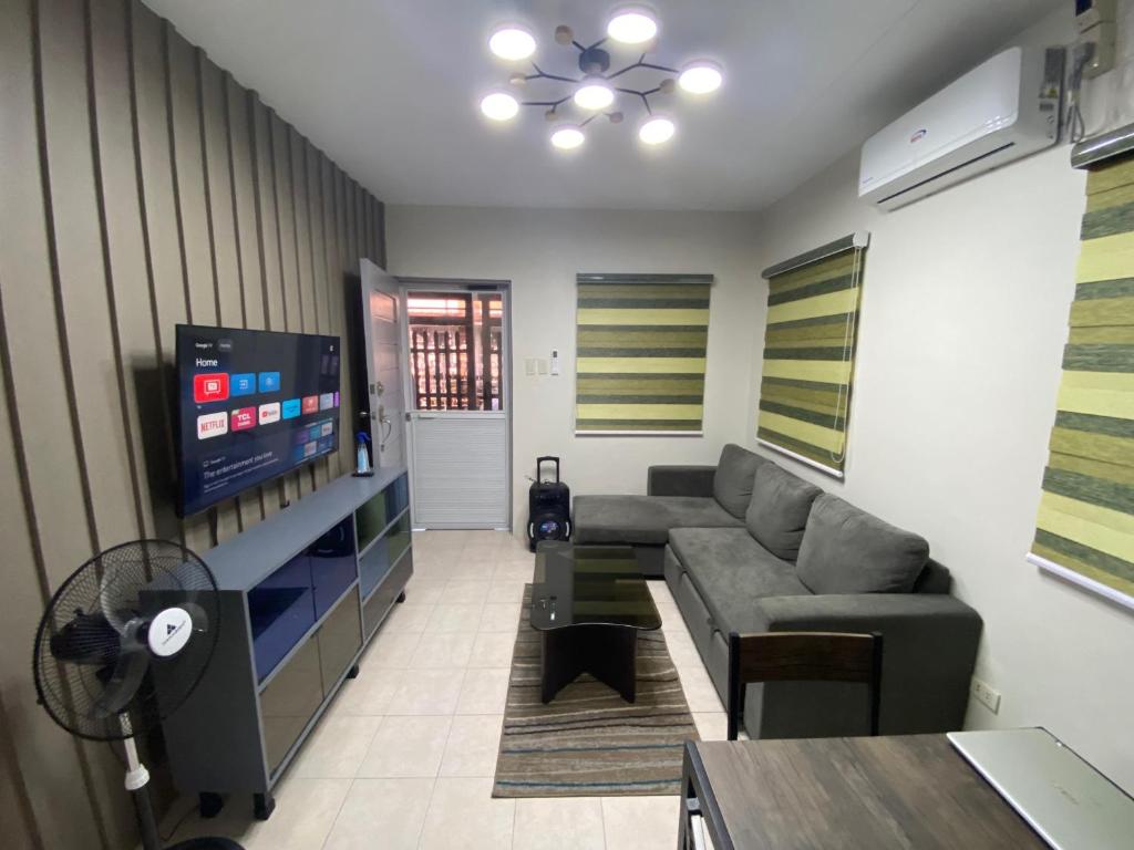 אזור ישיבה ב-Feel at Home at Capas 2BR 2BA House