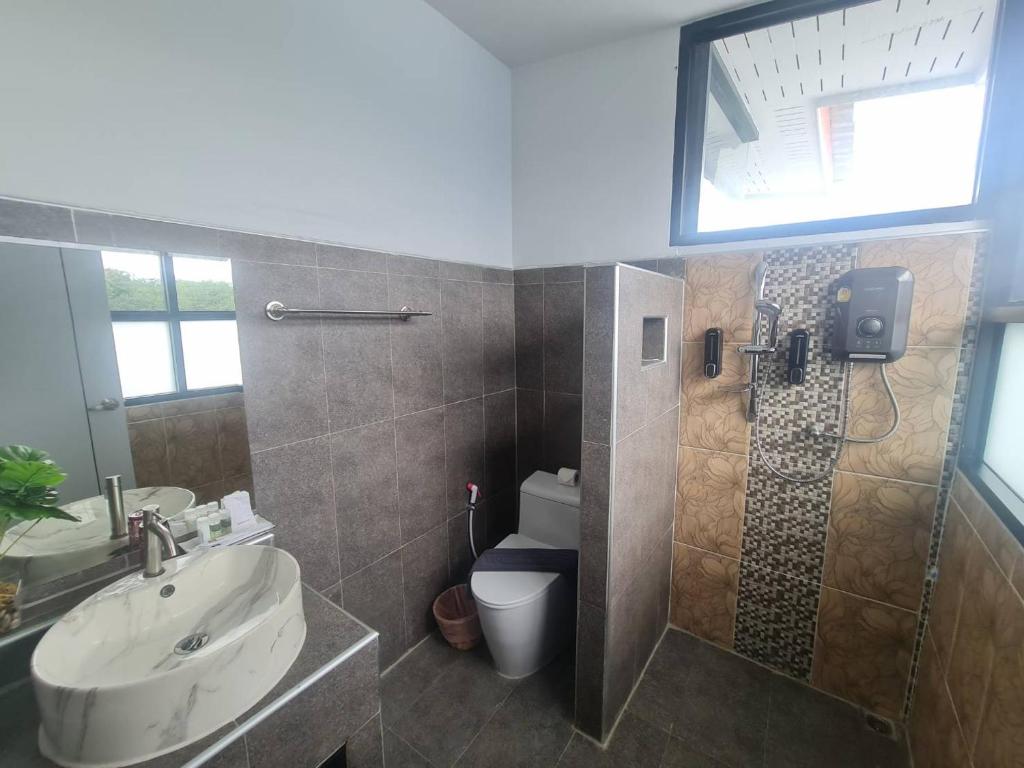 88 ลิฟวิ่ง โฮเทล ปากช่อง - Family Room With Bath