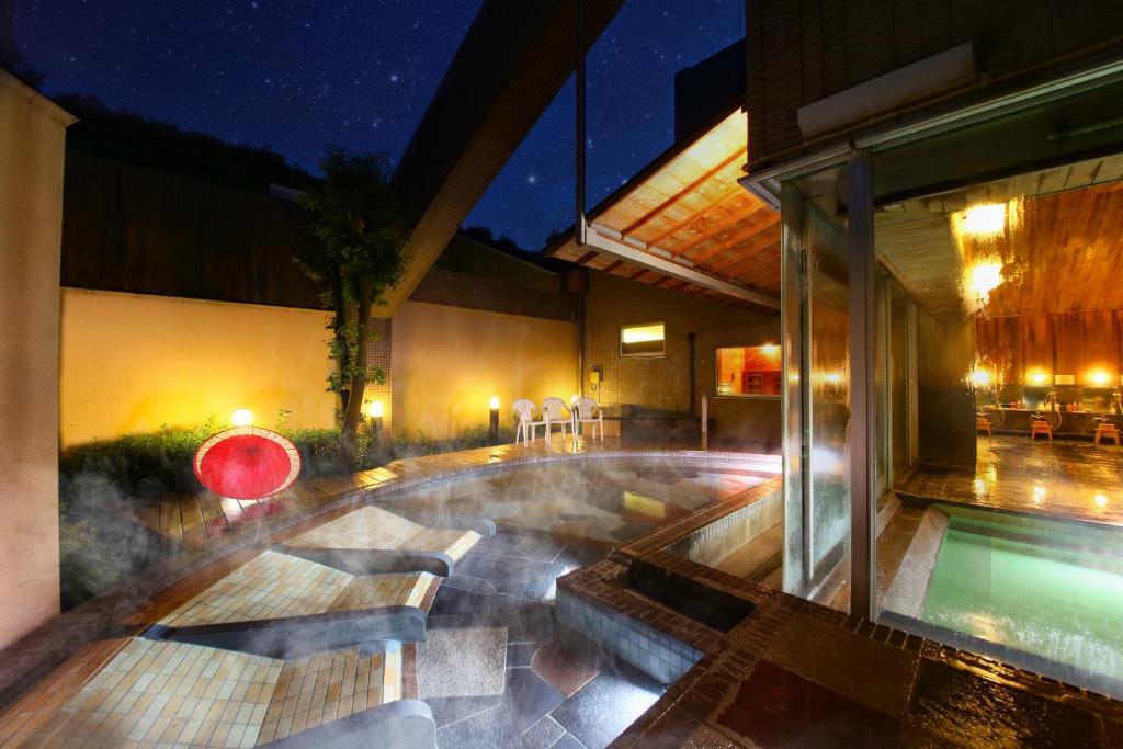 a house with a pool in the middle of a patio at Ooedo Onsen Monogatari Kimitsu no Mori in Kimitsu