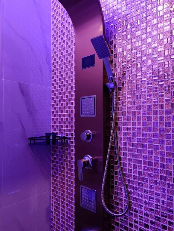 Koupelna v ubytování HOTEL JJH - newly opened near BUGIS