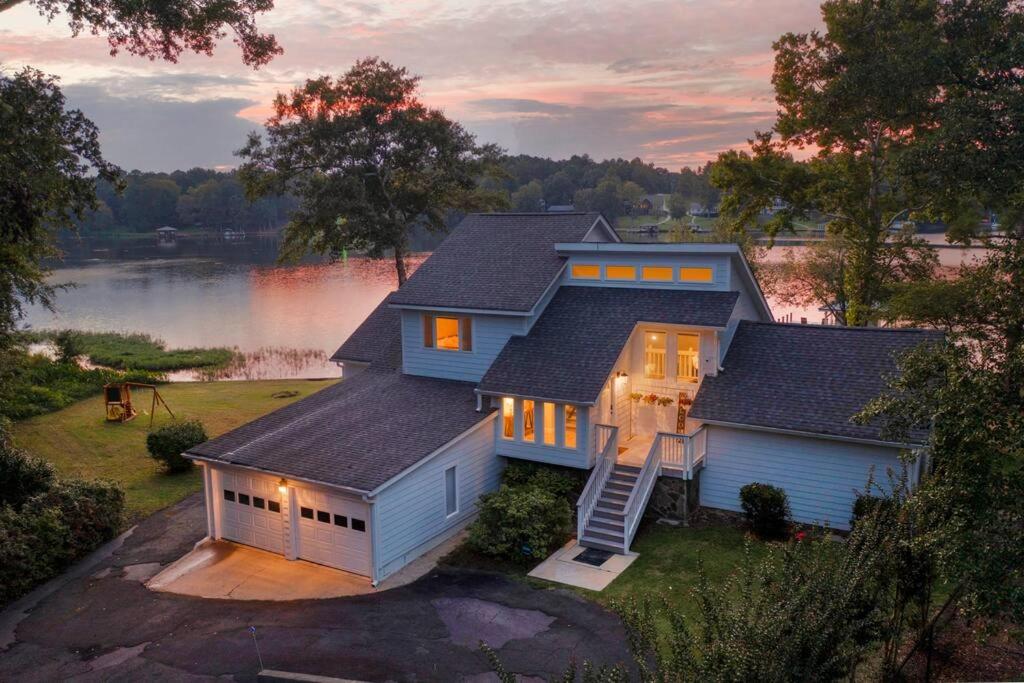 Family Friendly Home with Spectacular Lake views, Meriwether Updated