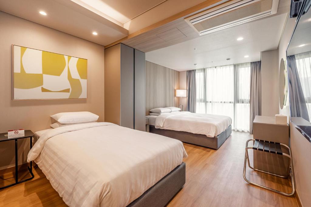 Postel nebo postele na pokoji v ubytování Haeundae Centum Hotel