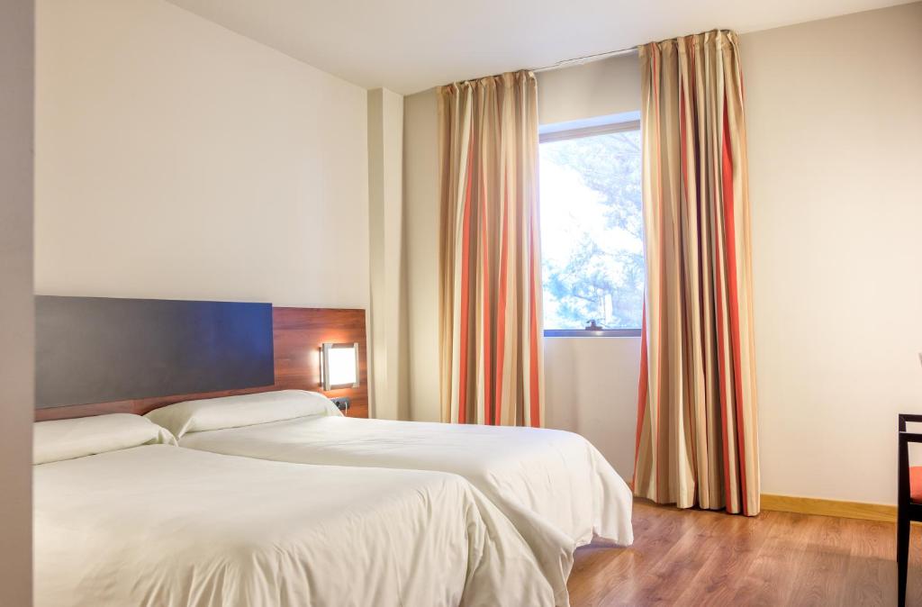 Hotel Restaurante El Valles 4 ESTRELLAS - Twin Room
