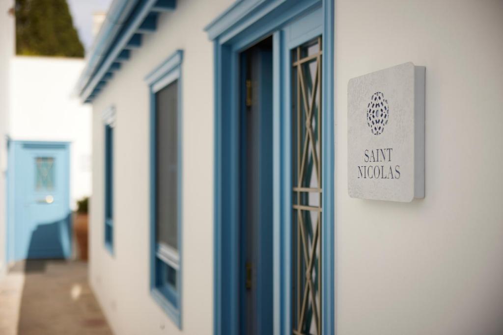 Majutusasutuses Orloff Legacy Suites Hydra olev sertifikaat, autasu, silt või muu dokument