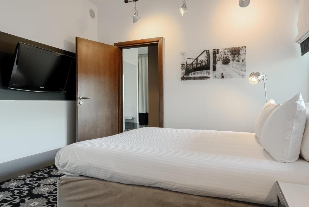 
King Suite with River View - Terrace Access/Top Floor
