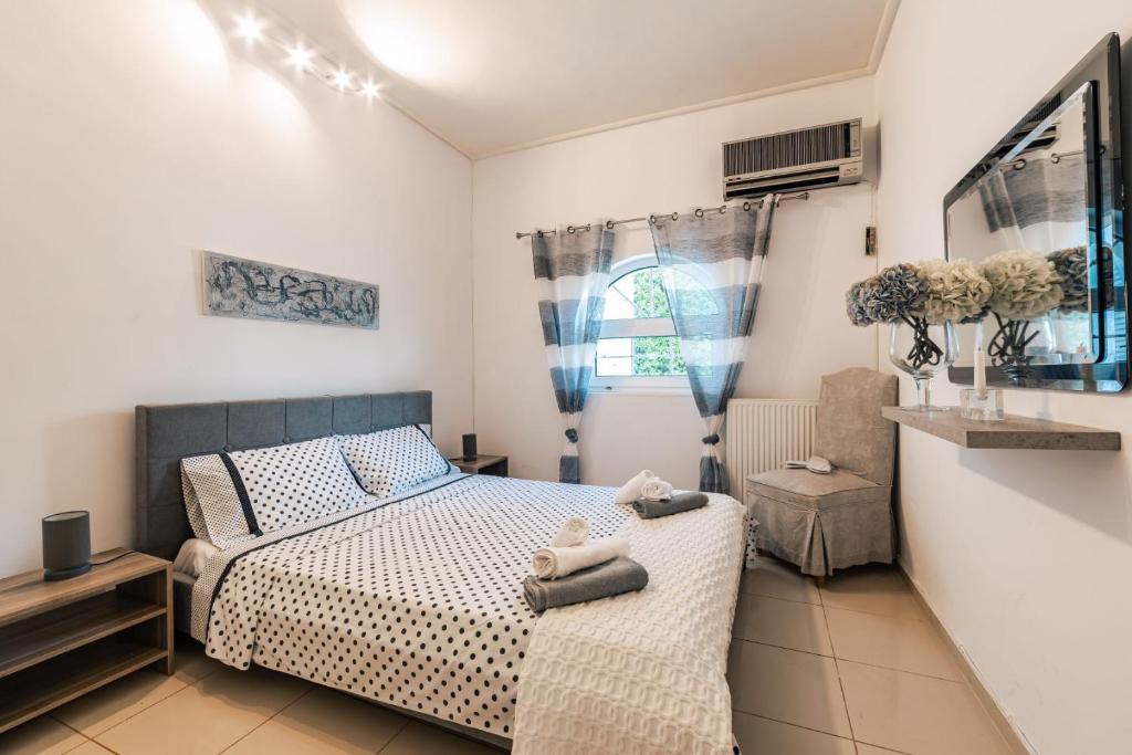 Postel nebo postele na pokoji v ubytování Villa Noaina in Lagonissi