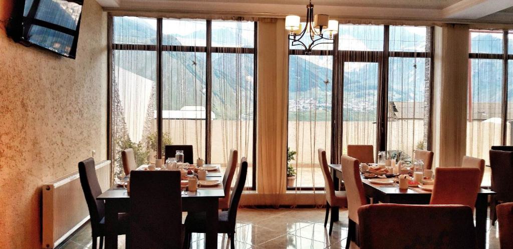 TV a/nebo společenská místnost v ubytování Hotel IVERIA