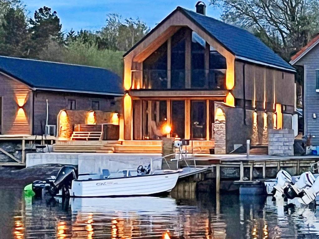 Nordhugloにある7 person holiday home in Huglo-By Traumの船着き場