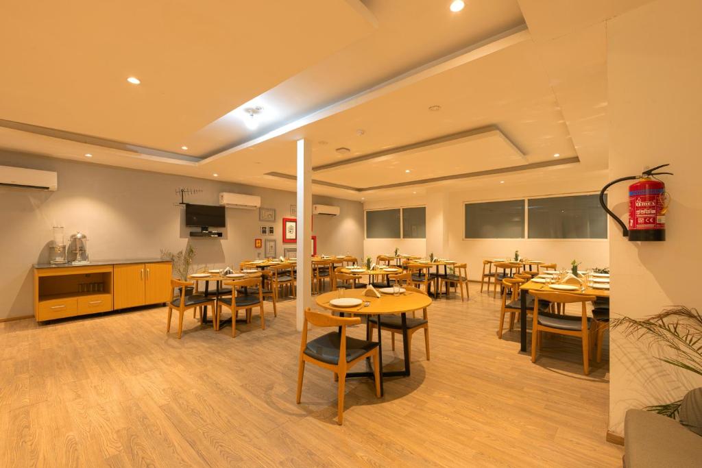 Restaurace v ubytování The Grand Tashree at Delhi Airport
