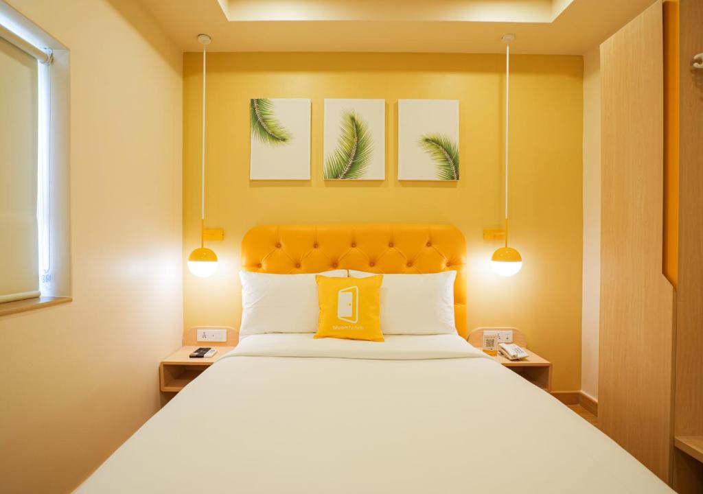 Postel nebo postele na pokoji v ubytování Bloom Hotel Koramangala