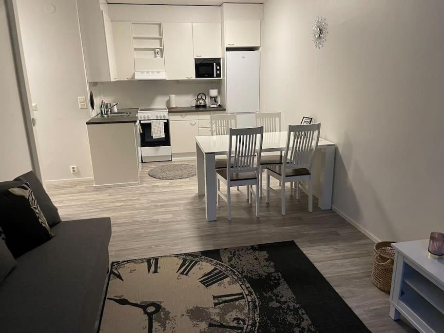 Kuchyň nebo kuchyňský kout v ubytování 2BR with sauna in Tornio city
