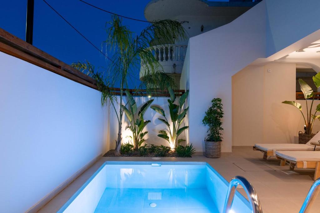 Bazén v ubytování Mariann Premium Suites nebo v jeho okolí