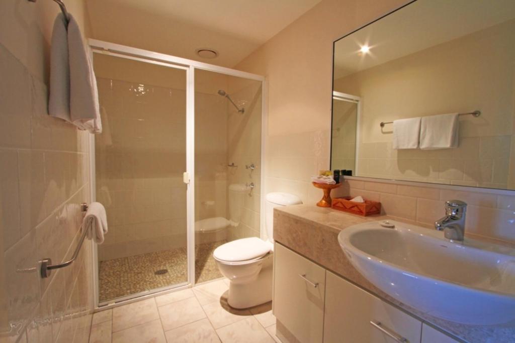 Riverside Holiday Apartments - Deluxe Queen Room