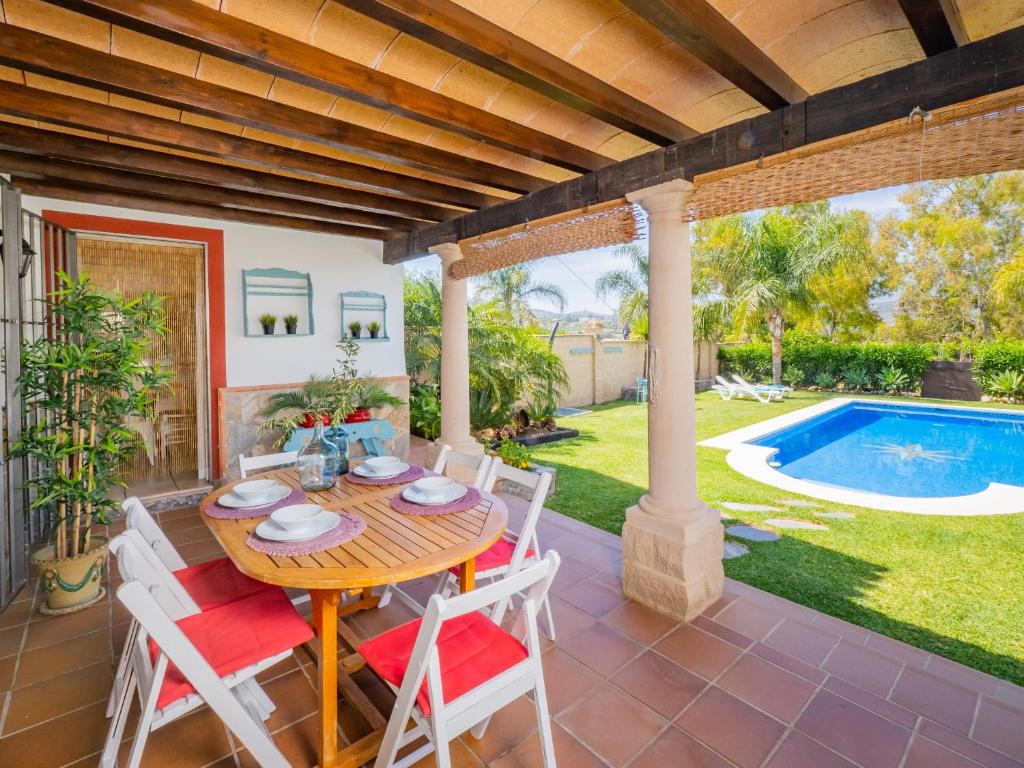 Bazén v ubytování Cubo's Villa La Quinta nebo v jeho okolí